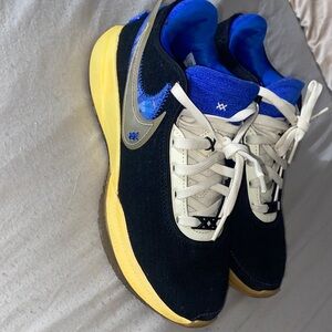 Nike Men's Black and Yellow Sneakers